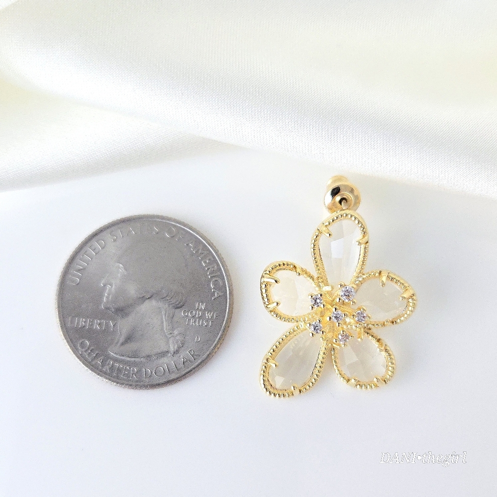 14K Gold CZ Diamond Flower Stud Statement Earrings - Picture 7 of 9